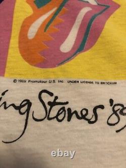 VTG ROLLING STONES 1989 Steel Wheels 2-Sided Tour T-Shirt Andy Warhol POP Art<br/>  	<br/> 
Les Rolling Stones VTG 1989 Steel Wheels T-Shirt de tournée à deux côtés Andy Warhol POP Art